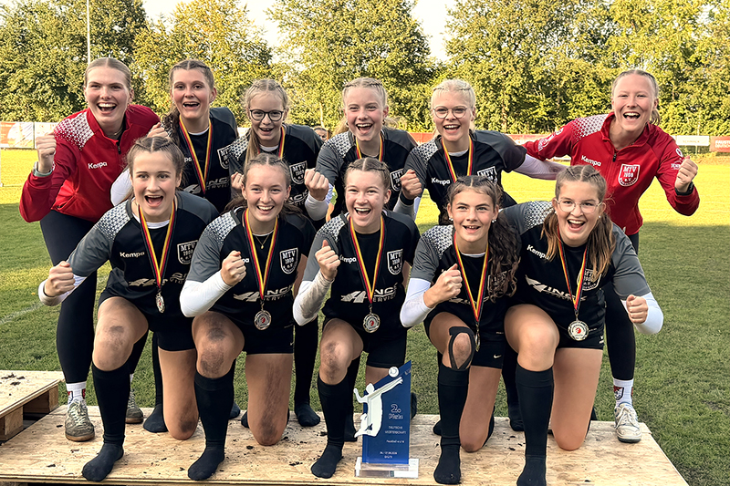 hp Deutscher Vizemeister MTV Wangersen Mädchen U16 300dpi 800x533px