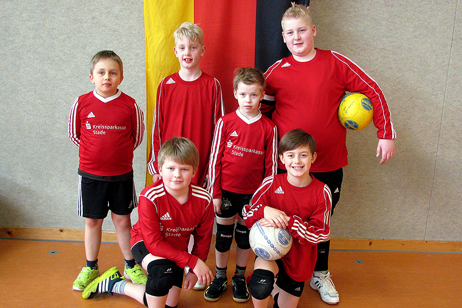 Bronze gewonnen - Kevin Mittag, Joris Finkel, Tim Serbian, Luca Finkel (h.v.l.), Joost Lühmann und Marlon Wulf (v.v.l.). Bronze gewonnen - Kevin Mittag, Joris Finkel, Tim Serbian, Luca Finkel (h.v.l.), Joost Lühmann und Marlon Wulf (v.v.l.).