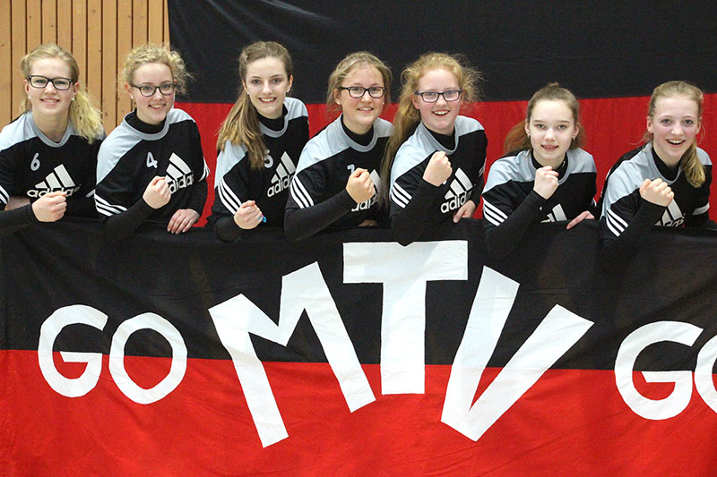 Wangersens Mädchen U16 - Elisa Schult, Katharina Bargsten, Leann-Vivien Leimann, Helke Meyer, Inken Höper, Jenin Heins und Vivien Werner (von links).