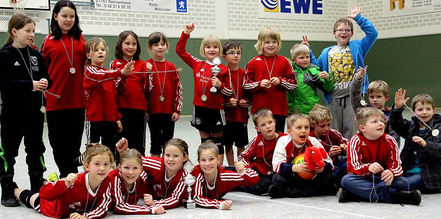 Wangersens jüngster Faustball-Nachwuchs gewann Pokale und Medaillen beim Mini Masters in Brettorf